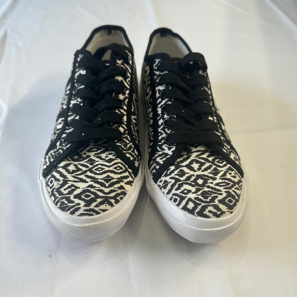Old Navy Womens Black White Geometric Ikat Canvas Lace Up Sneakers Size 7